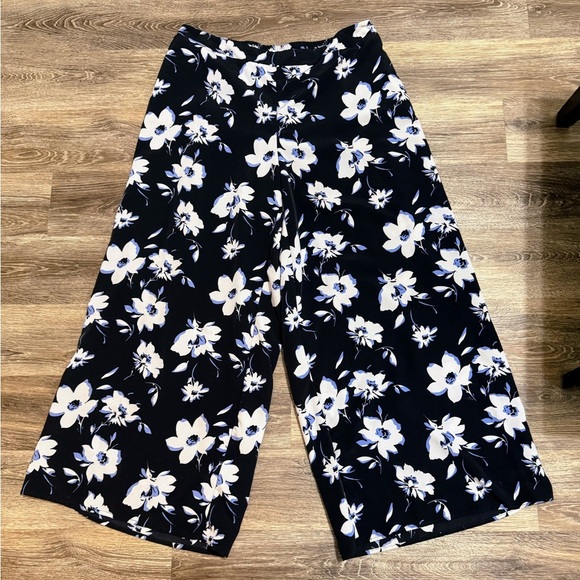 Cato Pants sz:18/20 Black Floral Wide Leg Boho Dark Romantic Flowy Feminine - Picture 1 of 7
